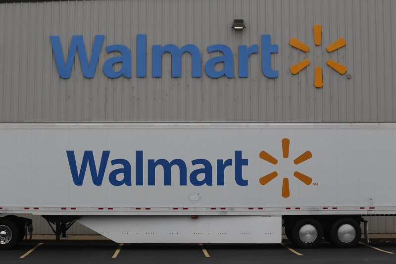 © Reuters. A Wal-Mart Stores Inc company distribution center in Bentonville