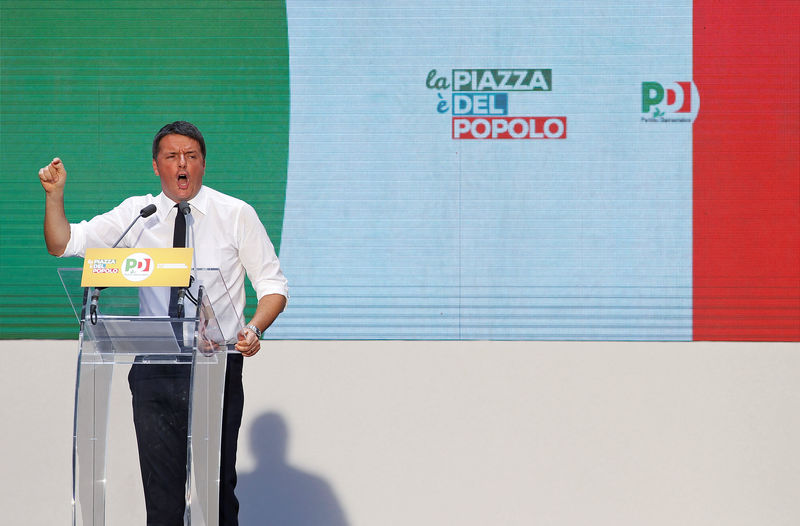 © Reuters. Italian PM Renzi speaks during a rally in Rome