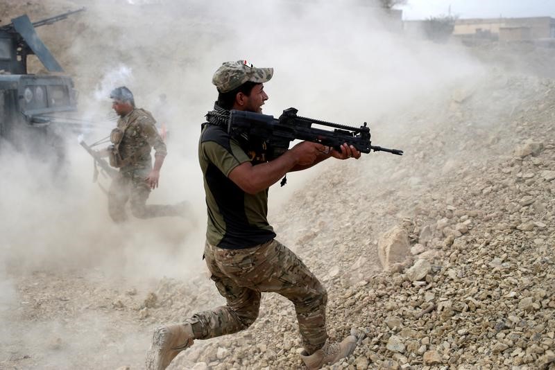 © Reuters. Fuerzas iraquíes respaldadas por EEUU preparan avance en el sur de Mosul