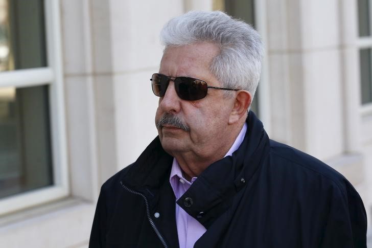 © Reuters. Former Venezuelan Football Federation president Rafael Esquivel arrives at the Brooklyn Federal Courthouse in the Brooklyn borough of New York