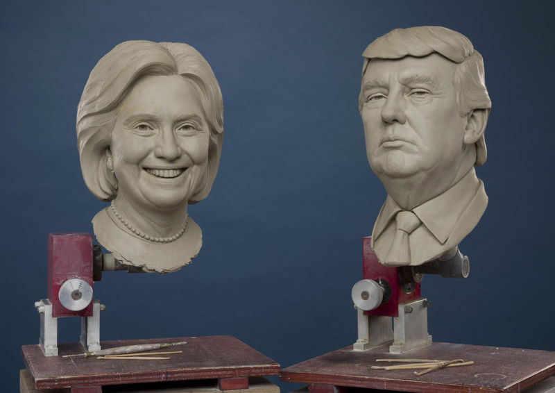 © Reuters. The clay models of the then Presidential candidates Hillary Clinton and Donald Trump are seen in a photo handed out on behalf of Madame Tussauds