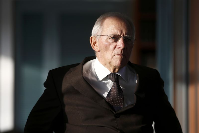 © Reuters. German Finance Minister Schaeuble arrives for the weekly cabinet meeting at the Chancellery in Berlin
