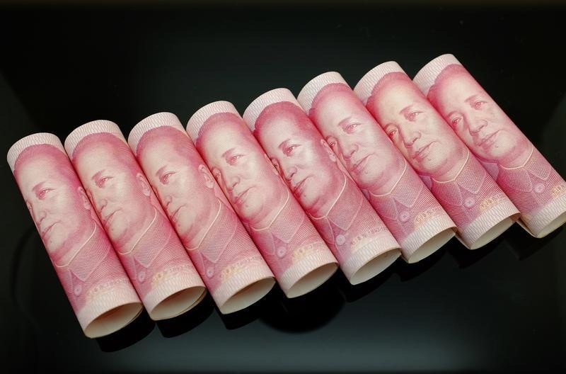 © Reuters. 100 Yuan notes are seen in this illustration picture in Beijing