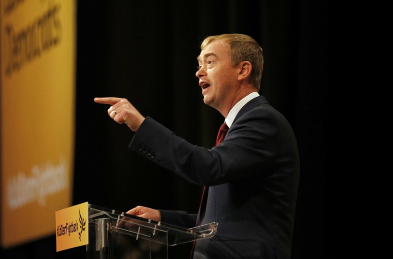 © Reuters. Britain's Liberal Democrat party leader, Tim Farron, gestures during his keynote speech on the final day of the party's conference in Bournemouth