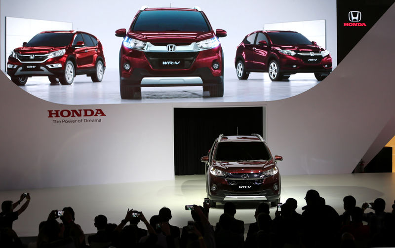 © Reuters. Honda Motor Co Ltd  presents their new SUV model "WRV" during the Sao Paulo International Motor Show in Sao Paulo