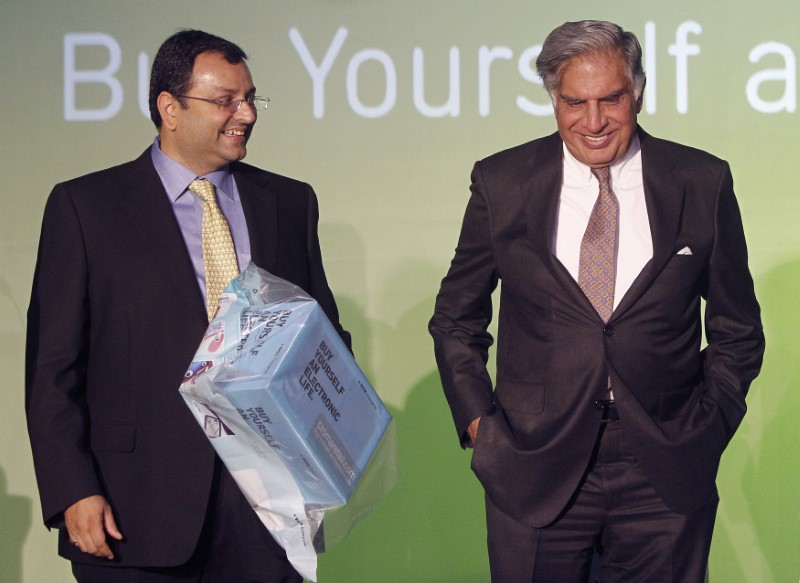 © Reuters. Tata Group Chairman Tata and Deputy Chairman Mistry attend the launch of a new website for tech superstore Croma in Mumbai