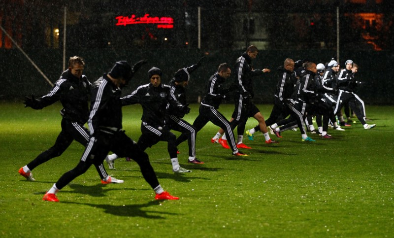 © Reuters. Legia Warszawa training