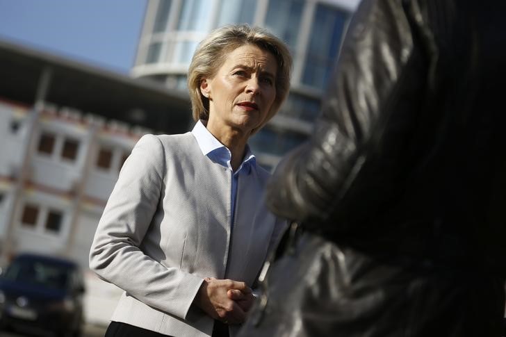 © Reuters. Ministra da Defesa da Alemanha, Ursula von der Leyen , durante entrevista à Reuters em Berlim