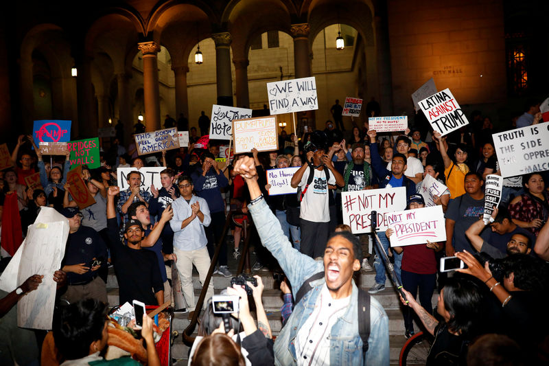 © Reuters. Manifestantes contra Trump em Los Angeles