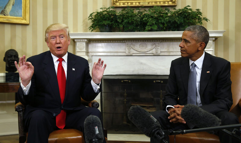 © Reuters. U.S.  President Obama meets with President-elect Trump in the White House Oval Office in Washington