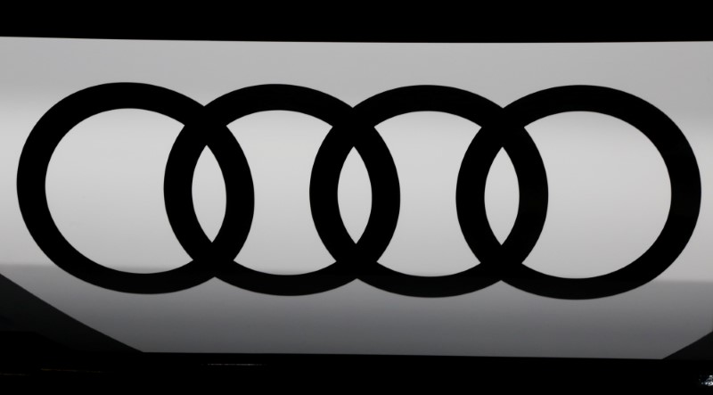 © Reuters. An Audi logo is seen at the Mondial de l'Automobile, Paris auto show, during media day in Paris