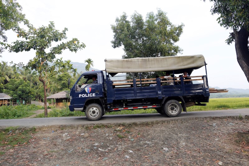 © Reuters. A police truck passes by a Rohingya village outside Maungdaw