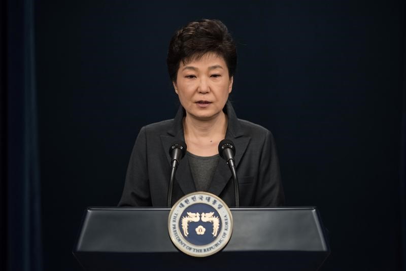 © Reuters. الادعاء في كوريا الجنوبية يقرر استجواب الرئيسة بشأن فضيحة سياسية