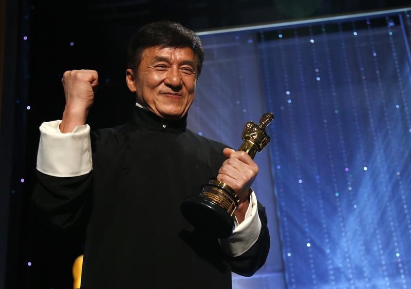 © Reuters. بعد خمسة عقود و200 فيلم.. جاكي شان يفوز "أخيرا" بأوسكار