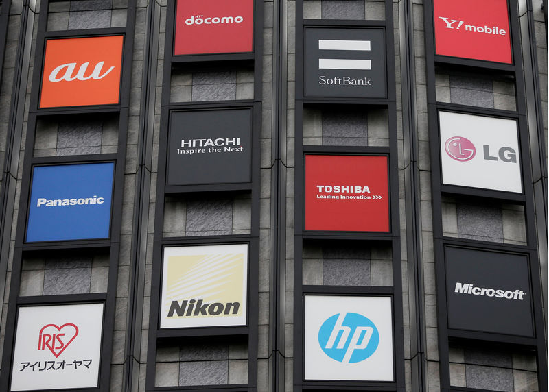 © Reuters. Company logos are displayed outside an electronics store in Tokyo