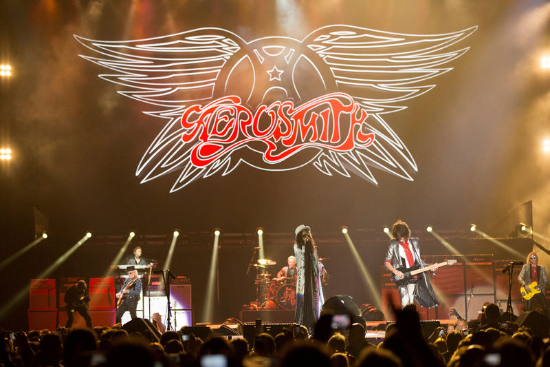 © Reuters. Aerosmith durante apresentação na Califórnia, Estados Unidos