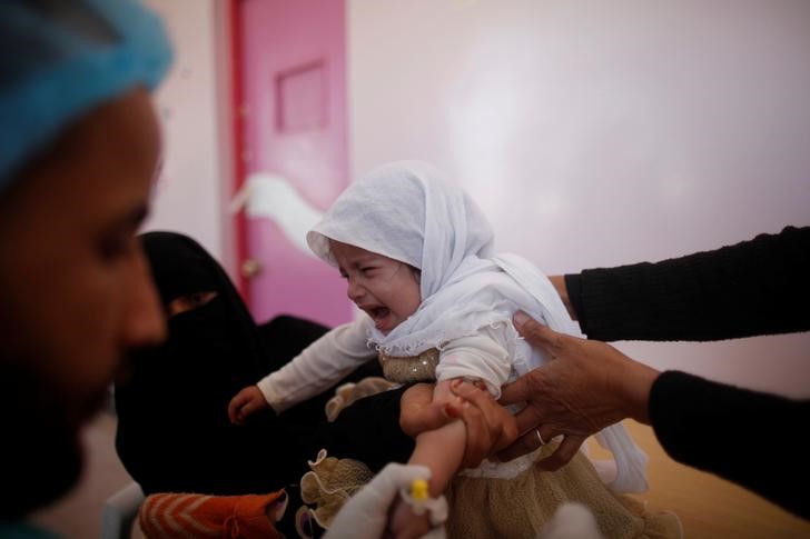 © Reuters. منظمة الصحة: ارتفاع عدد حالات الاشتباه في الإصابة بالكوليرا إلى مثليها في اليمن