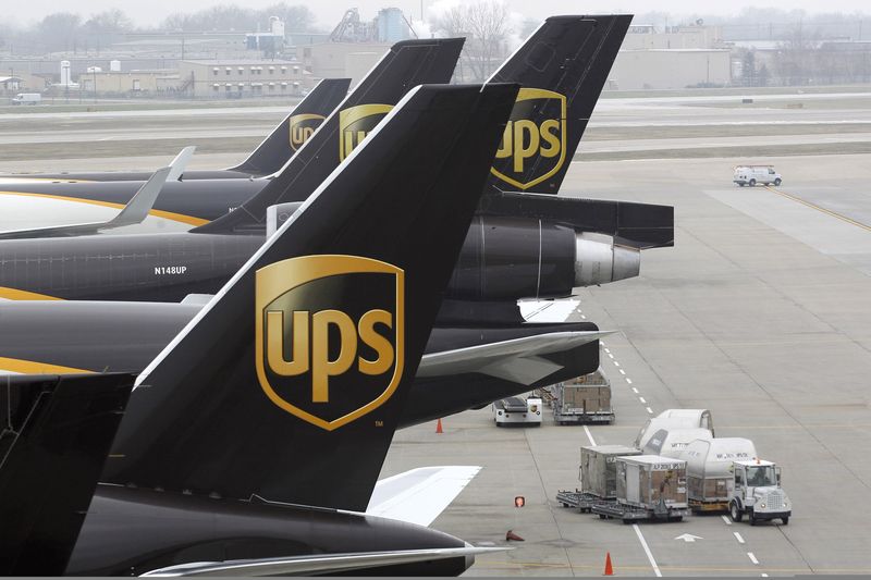 © Reuters. United Parcel Service aircraft are loaded with package containers at the UPS Worldport All Points International Hub in Louisville, Kentucky