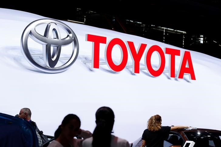 © Reuters. The logo of Japanese car manufacturer Toyota is displayed behind members of the media at the Paris auto show, in Paris