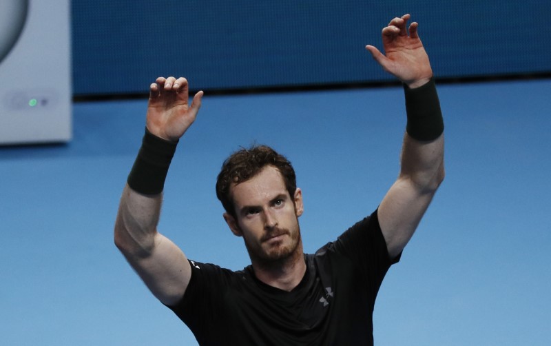 © Reuters. Great Britain's Andy Murray celebrates after winning his round robin match against Croatia's Marin Cilic