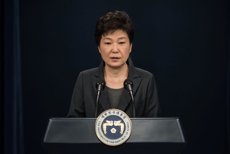 © Reuters. South Korean President Park Geun-Hye speaks during an address to the nation, at the presidential Blue House in Seoul