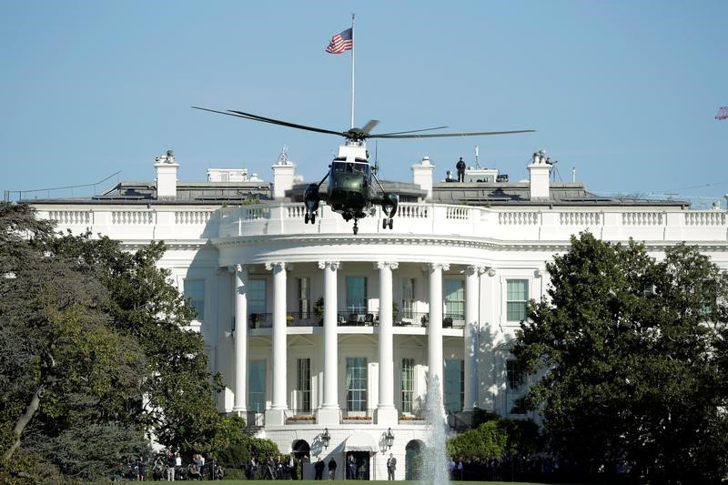 © Reuters. U.S. President Barack Obama aboard Marine One departs from the White House in Washington
