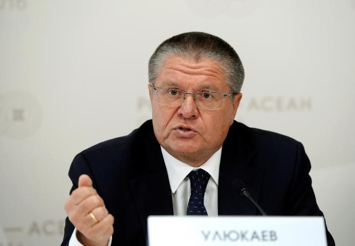 © Reuters. Глава Минэкономразвития РФ Алексей Улюкаев на пресс-конференции в Сочи