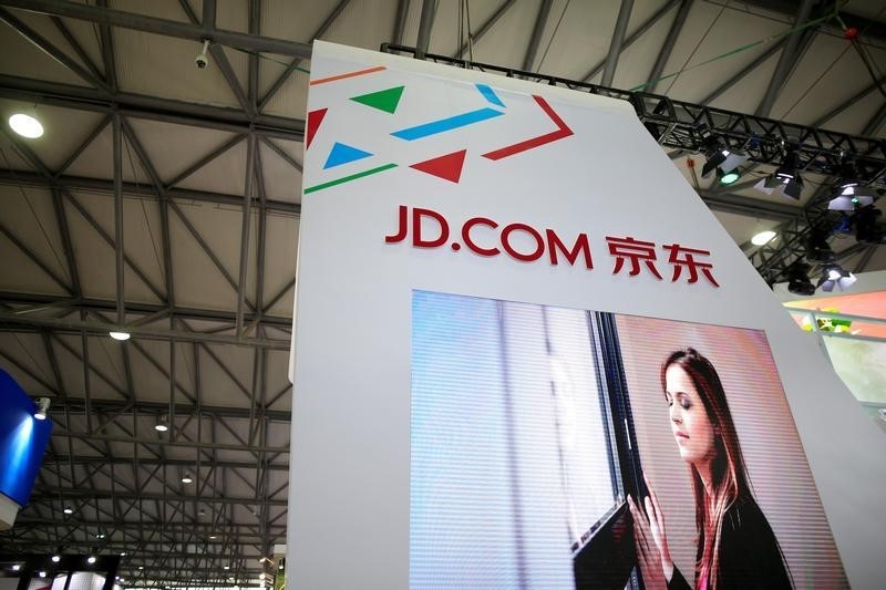 © Reuters. A sign of China's e-commerce company JD.com is seen at CES Asia 2016 in Shanghai