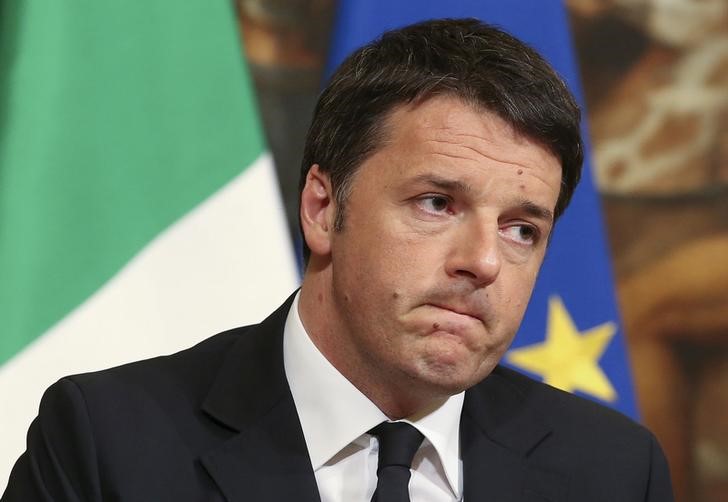 © Reuters. Italian Prime Minister Renzi speaks during a news conference at Palazzo Chigi in Rome