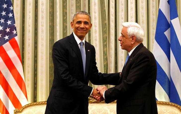 © Reuters. أوباما: أمريكا تقف "كتفا بكتف" مع اليونان
