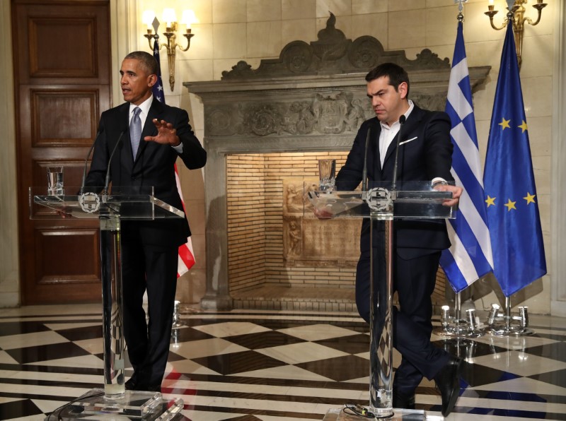 © Reuters. U.S President Obama addresses journalists during a joint news conference with Greek PM Tsipras in Athens