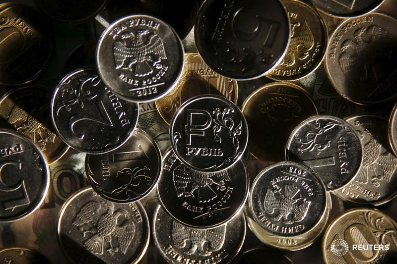 © Reuters. Russian rouble coins are seen in this illustration picture taken in Moscow