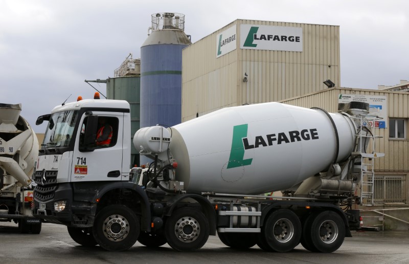 © Reuters. The logo of French building material Lafarge is seen on cement trucks at a production plant in Paris