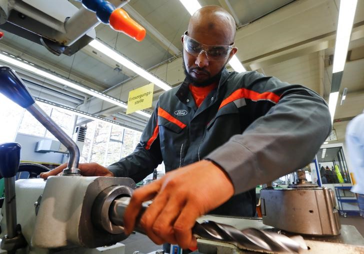 © Reuters. مسح: 13% فقط من اللاجئين بألمانيا في الآونة الأخيرة وجدوا عملا
