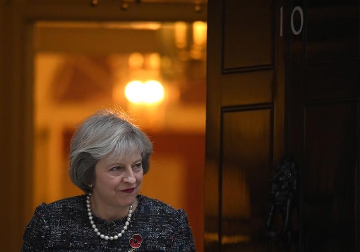 © Reuters. Britain's Prime Minister May waits to greet Hungary's Prime Minister Orban at Downing Street in London, Britain