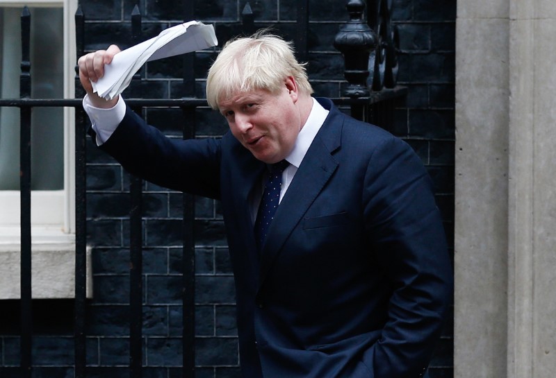 © Reuters. Britain's Foreign Secretary Boris Johnson leaves 10 Downing Street after a cabinet meeting, in London