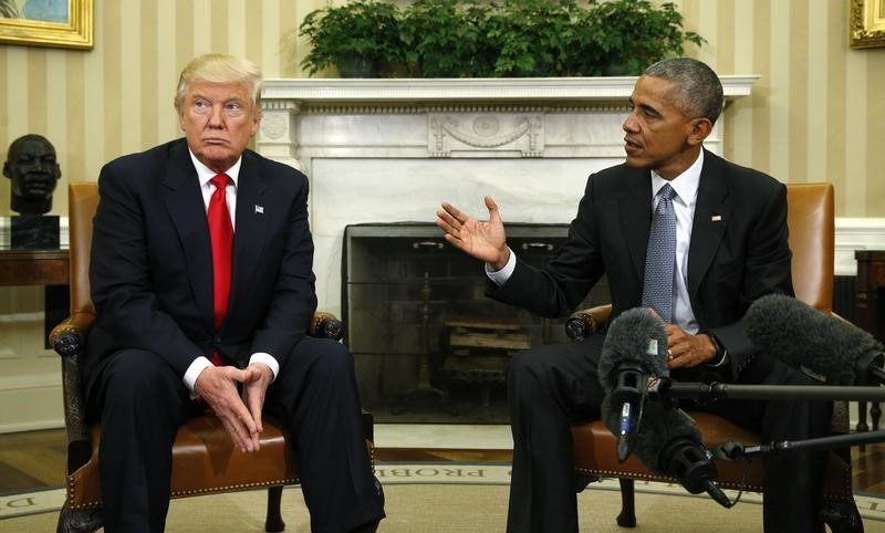 © Reuters. U.S.  President Obama meets with President-elect Trump in the White House Oval Office in Washington