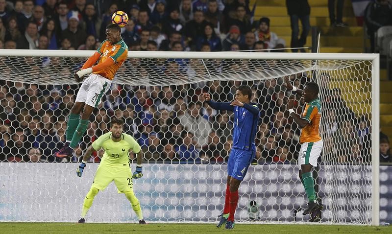 © Reuters. Football Soccer - France v Ivory Coast - Friendly soccer match - Stade Felix Bollaert, Lens, France - 15/11/16