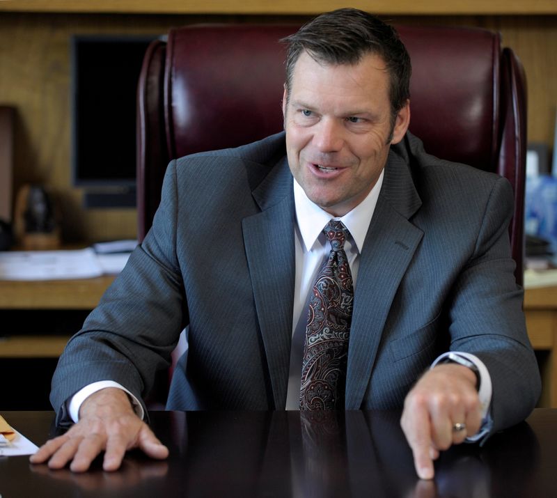 © Reuters. Kansas Secretary of State Kobach talks about the Kansas voter ID law in his Topeka, Kansas office