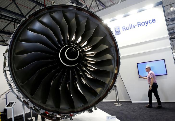 © Reuters. A Rolls-Royce Trent XWB aircraft engine is pictured on their booth at the ILA Berlin Air Show in Schoenefeld