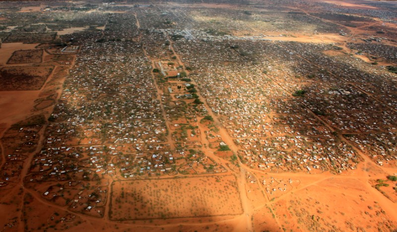 © Reuters. An aerial view shows makeshift shelters at the Dagahaley camp in Dadaab, near the Kenya-Somalia border in Garissa County