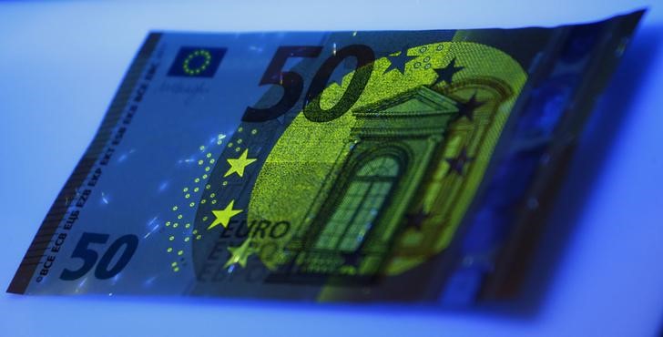 © Reuters. New 50 euro banknote is presented at Bundesbank headquarters in Frankfurt