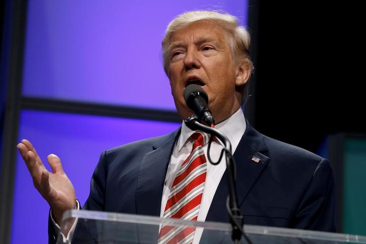 © Reuters. File photo of Republican Trump delivering remarks at the Shale Insight energy conference in Pittsburgh