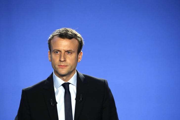 © Reuters. Ex-ministro da economia da França, Emmanuel Macron, faz discurso de lançamento de sua candidatura para a eleição presidencial francesa de 2017 em Bobigny, França