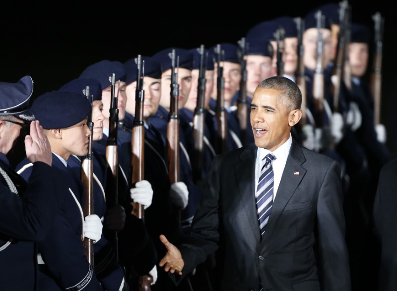 © Reuters. Obama chega a aeroporto em Berlim