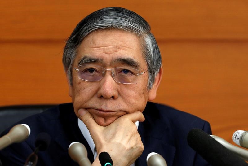 © Reuters. Bank of Japan Governor Haruhiko Kuroda listens a reporter's question during a news conference at the BOJ headquarters in Tokyo