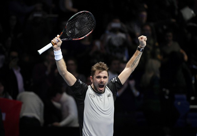 © Reuters. Foto del miércoles del tenista suizo Stanislas Wawrinka celebrando tras derrotar al croata Marin Cilic