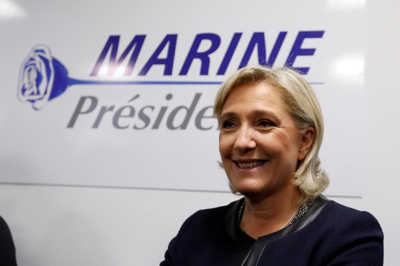 © Reuters. Le Pen es segunda favorita para ganar en Francia, según casa de apuestas