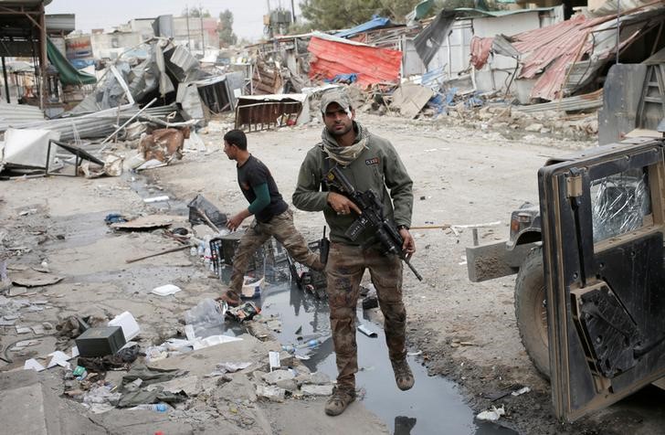 © Reuters. هيومن رايتس ووتش: الدولة الإسلامية قتلت 300 شرطي سابق جنوبي الموصل