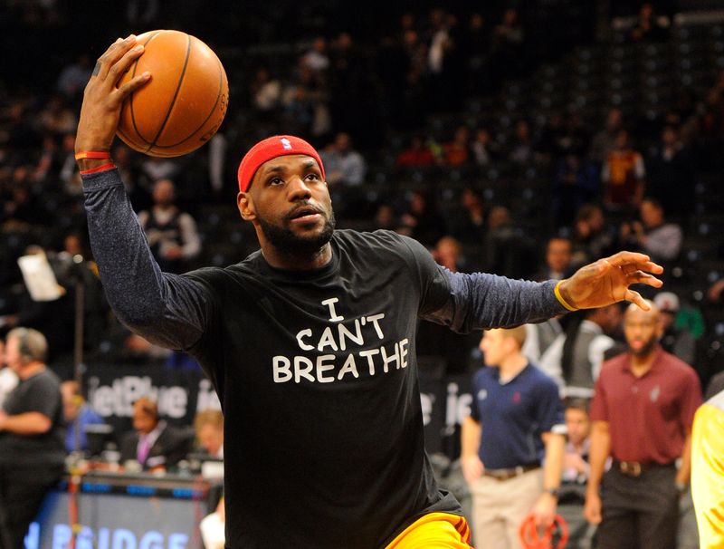 © Reuters. File photo of Cleveland Cavaliers forward LeBron James wearing an " I Can't Breathe" t-shirt during warm ups prior to game against the Brooklyn Nets in Brooklyn